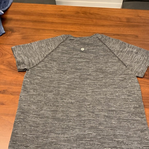 Lululemon women’s full length shirt sleeved tshirt. Dark heathered grey. - Picture 2 of 3